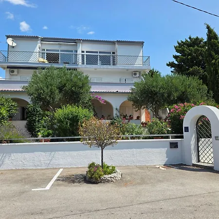 Fuer 4 Personen Mit Meerblick By Interhome * Novi Vinodolski